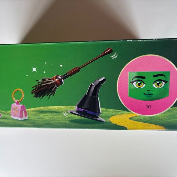 NEW Lego Wicket Elphaba & Glinda Figurines Set - 558 Pieces - Picture 9 of 10